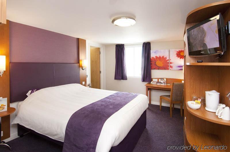 Premier Inn London Heathrow M4/J4 Hillingdon Exterior foto